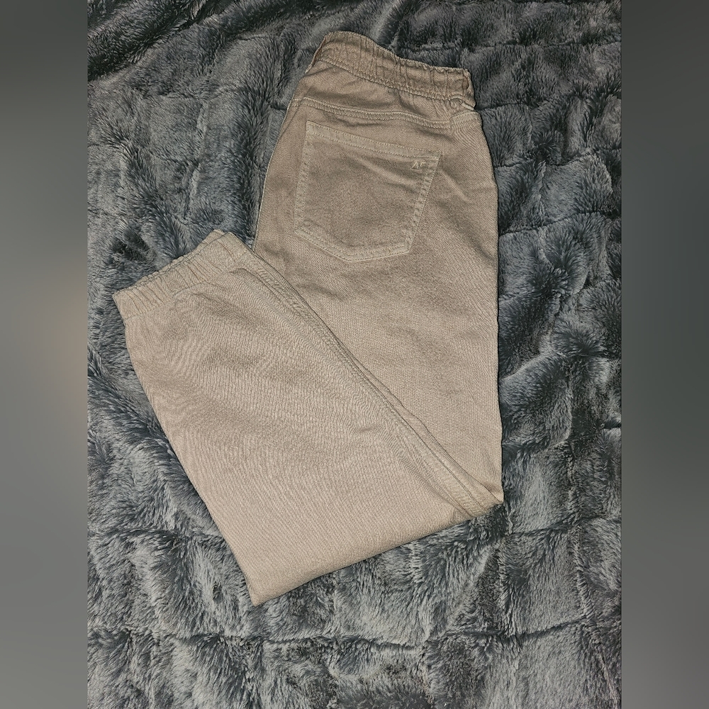 American Eagle women's casual pants cream color. Size 8 short